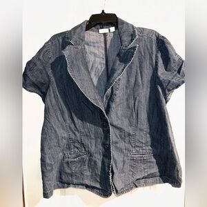 Women’s 18/20W Denim button-up blazer shirt.